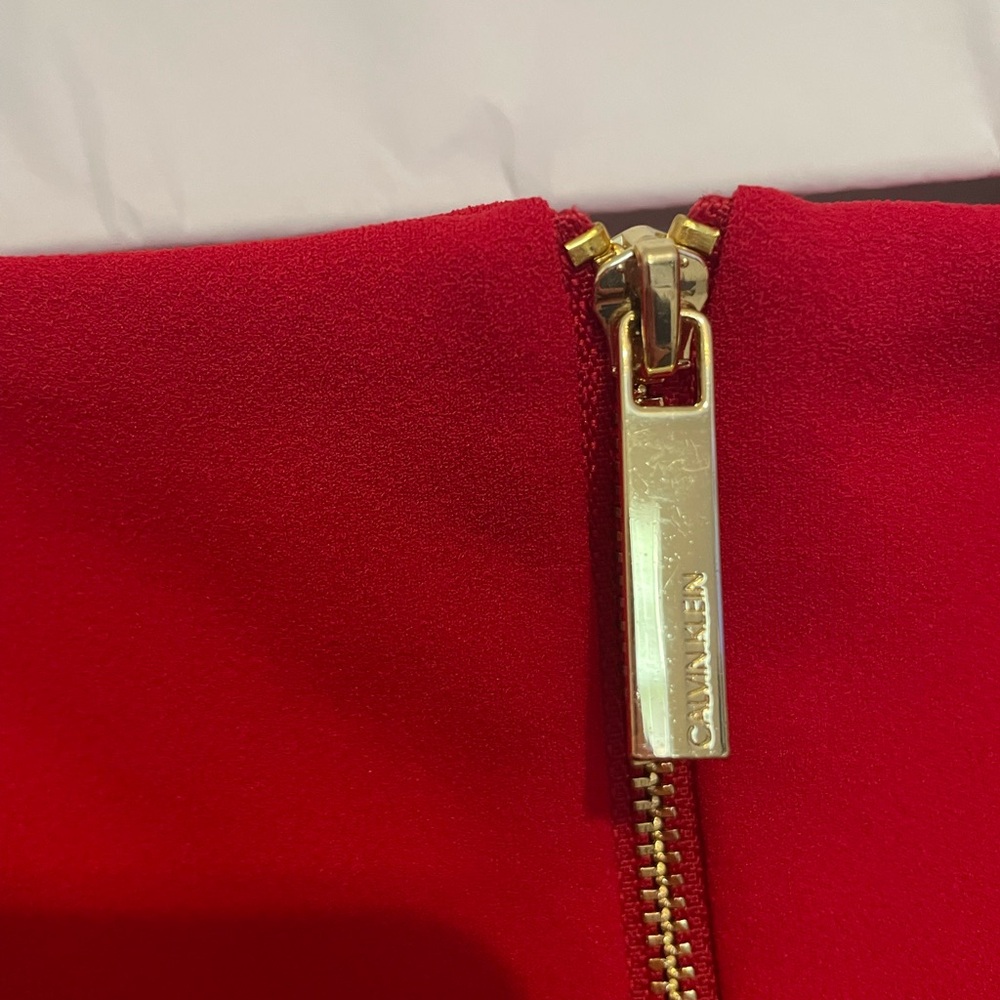 Elegant Red Sleeveless Dress - Picture 4 of 7